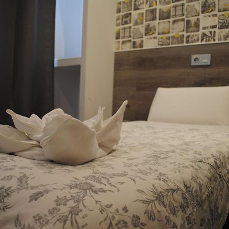 Hostal Abril Madrid Eksteriør billede