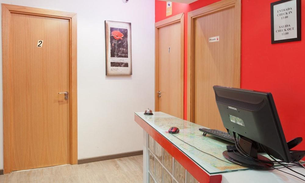 Hostal Abril Madrid Eksteriør billede
