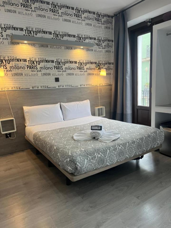 Hostal Abril Madrid Eksteriør billede