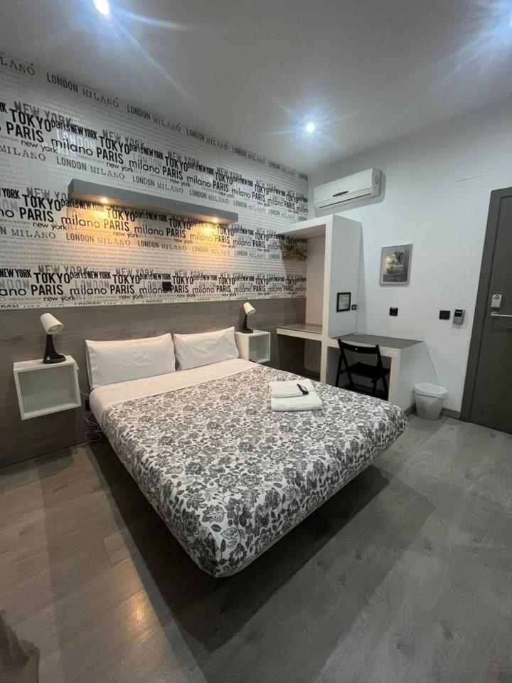 Hostal Abril Madrid Eksteriør billede