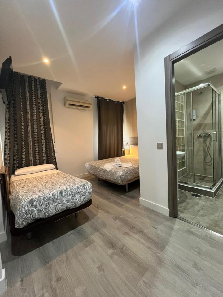 Hostal Abril Madrid Eksteriør billede