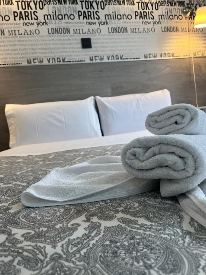 Hostal Abril Madrid Eksteriør billede