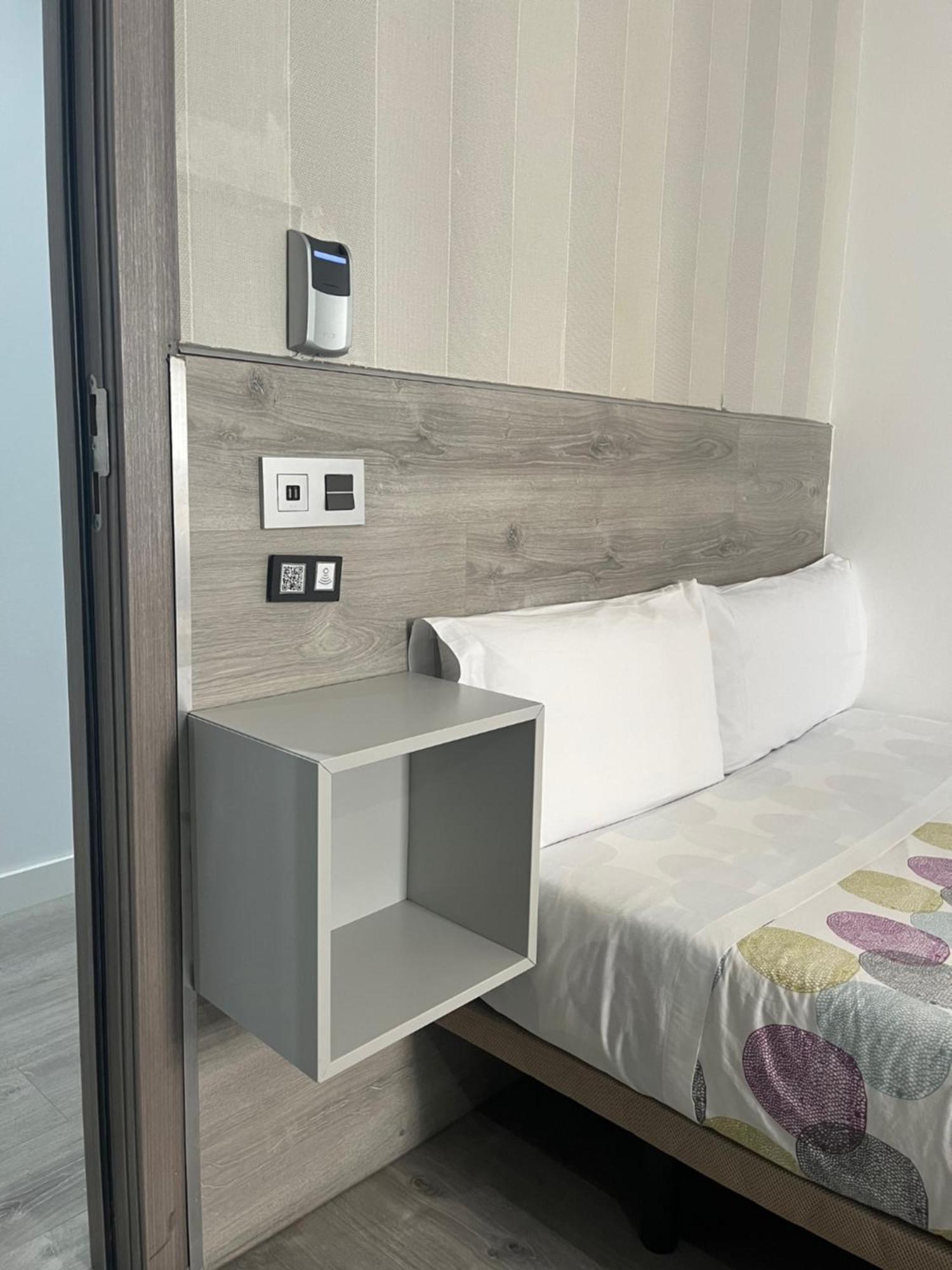 Hostal Abril Madrid Eksteriør billede