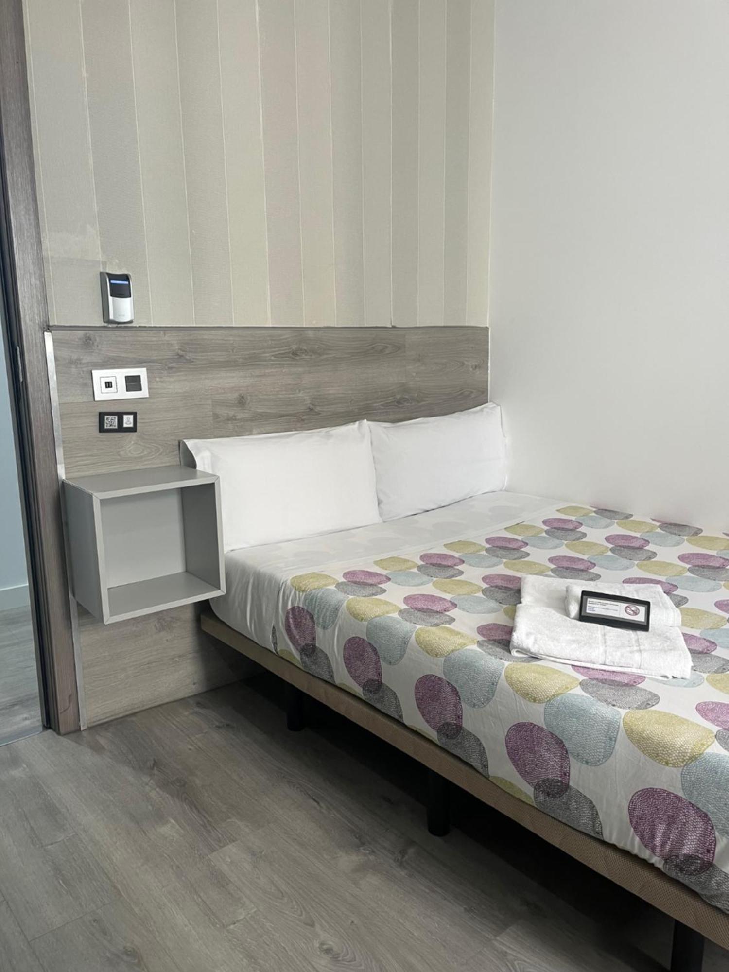 Hostal Abril Madrid Eksteriør billede