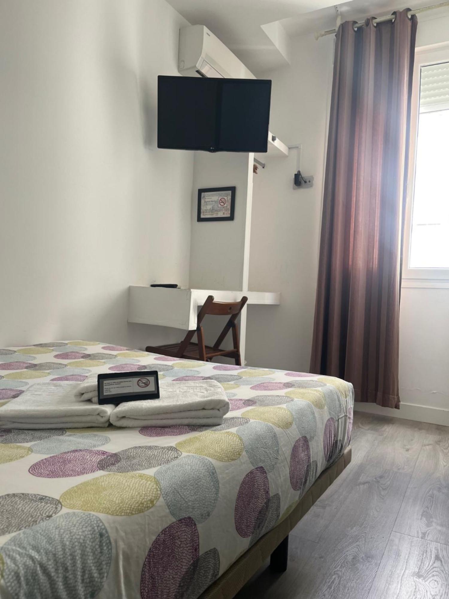 Hostal Abril Madrid Eksteriør billede