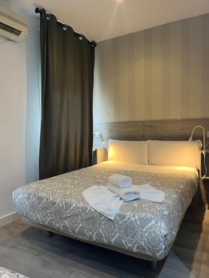 Hostal Abril Madrid Eksteriør billede