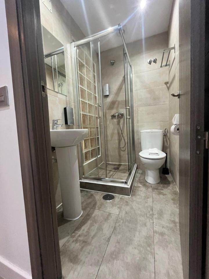 Hostal Abril Madrid Eksteriør billede