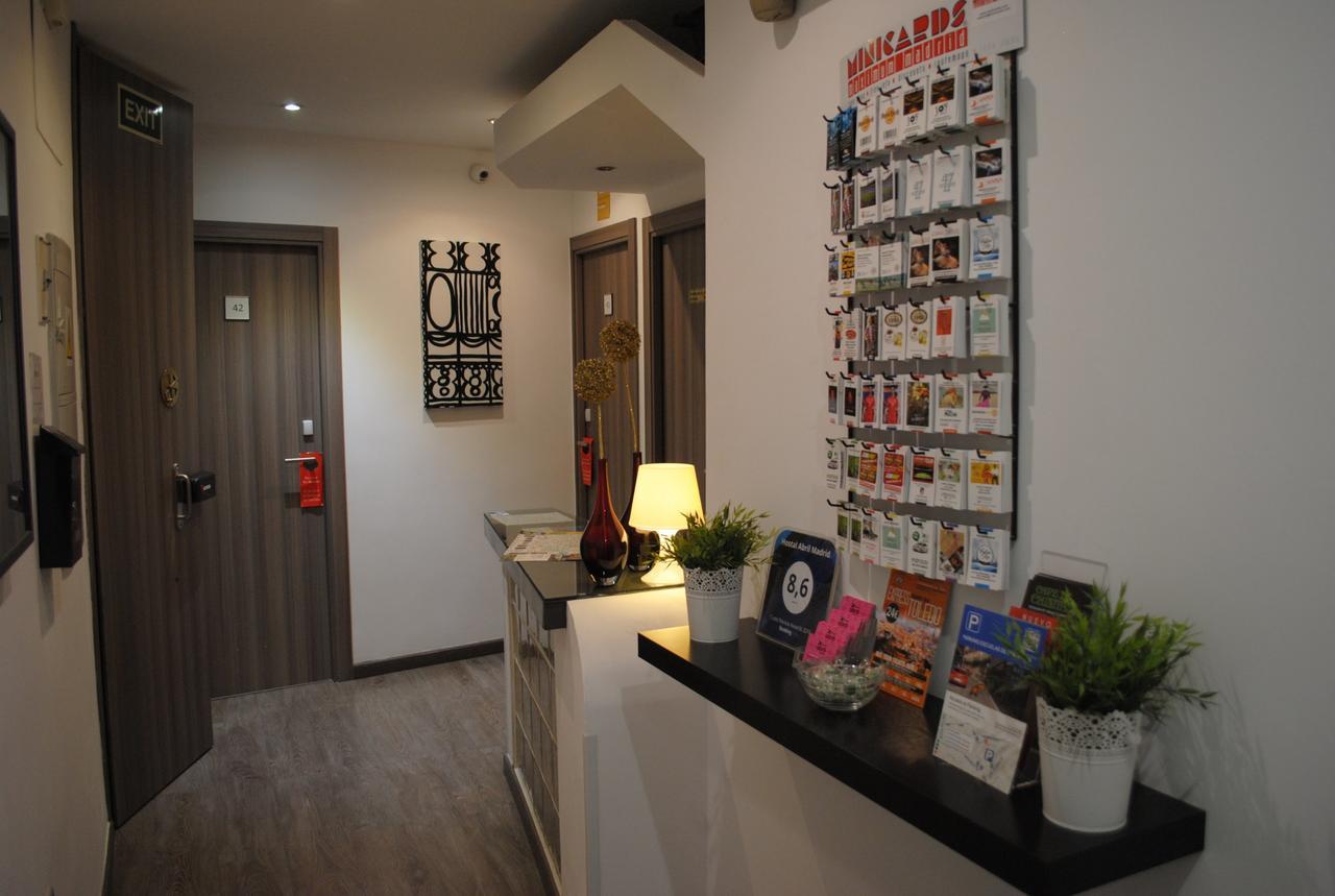 Hostal Abril Madrid Eksteriør billede
