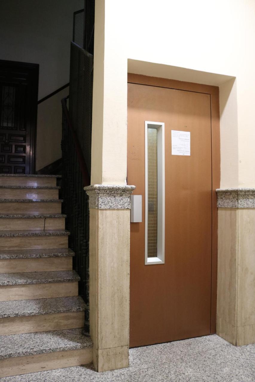 Hostal Abril Madrid Eksteriør billede