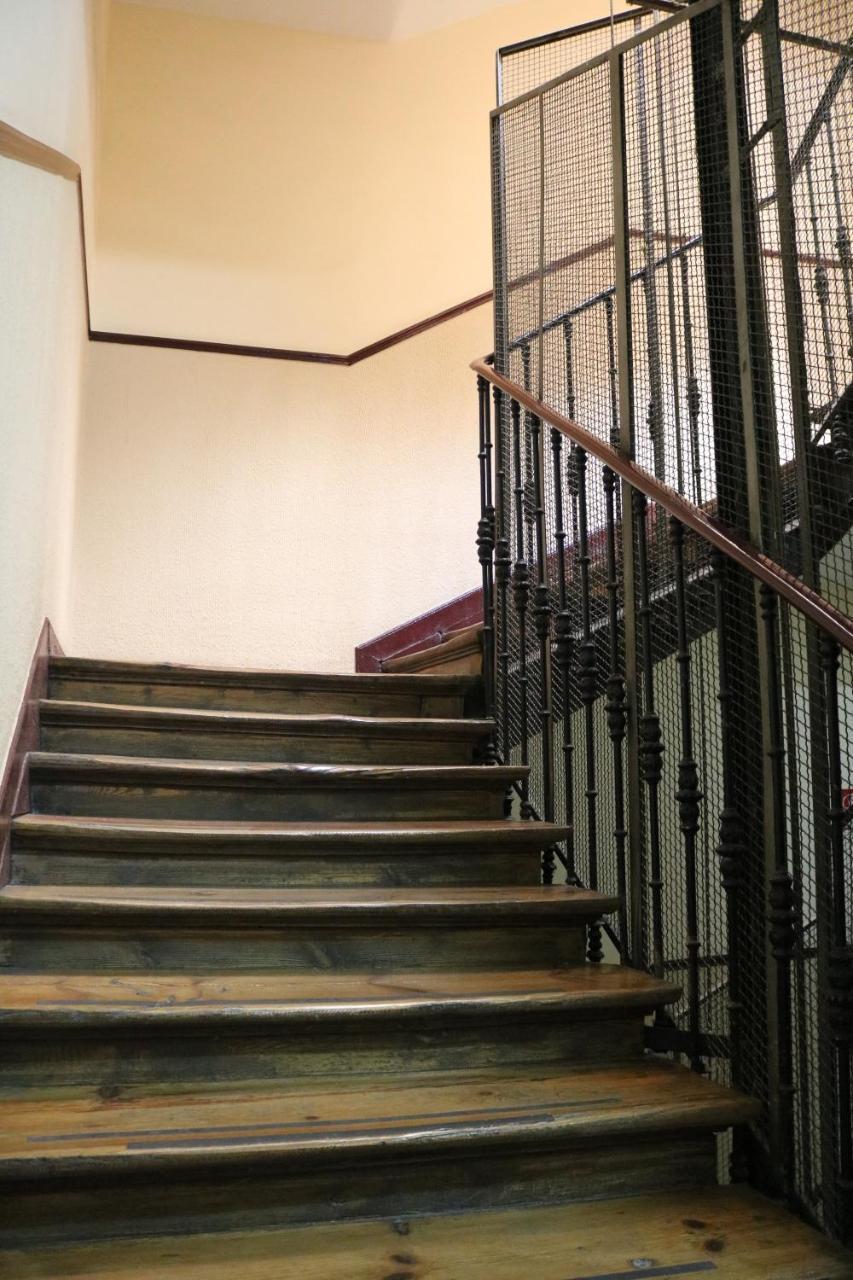Hostal Abril Madrid Eksteriør billede